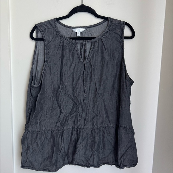 Sleeveless Blouse - v-neck - plus size - Picture 1 of 5